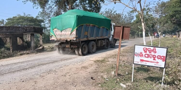 କାନ୍ଦୁଛି ମହାନଦୀ ହସୁଛି ବାଲି ମାଫିଆ